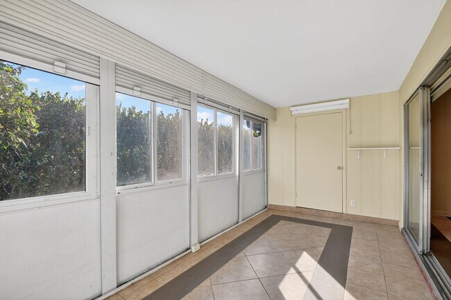 Building Photo - 374 Bennington Ln