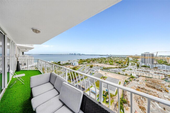 Building Photo - 7601 E Treasure Dr