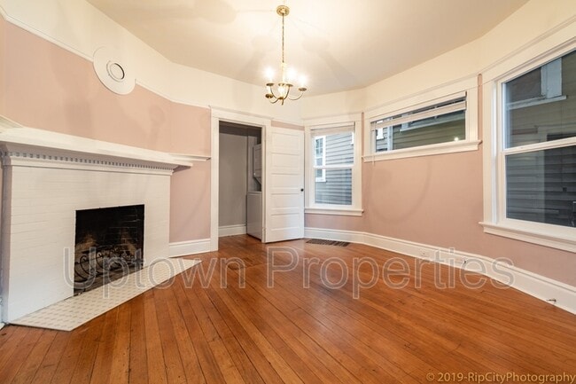 Building Photo - 616 NW 22nd Ave