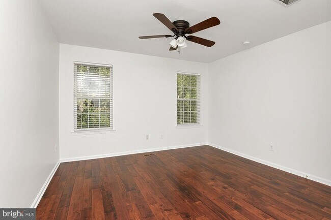 Building Photo - 26 Normandy Dr