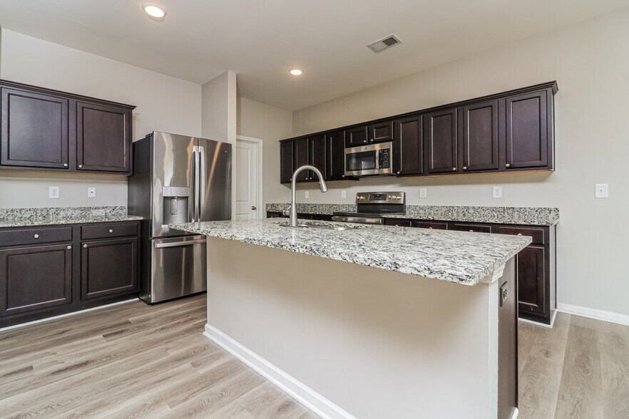 Building Photo - 145 Cottontail Ln