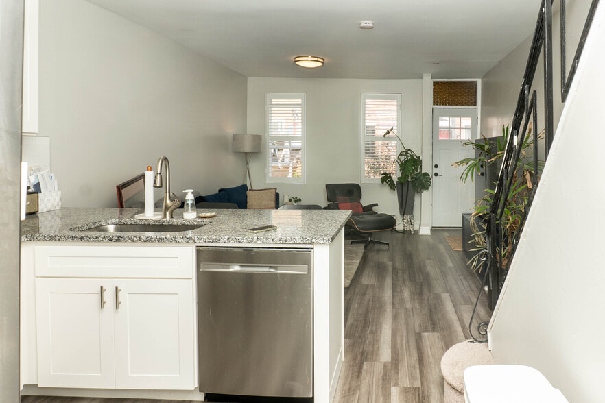 Building Photo - 1230 Mercy St