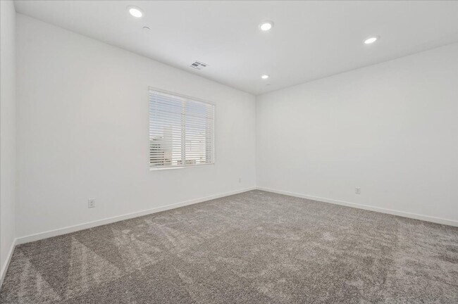 Building Photo - Beautiful New Home in Black Mountain Planned Community