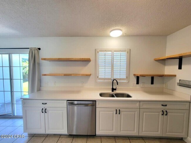 Building Photo - 316 Brady Way