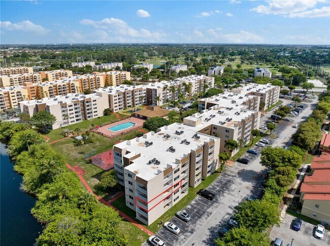 Building Photo - 6940 Miami Gardens Dr