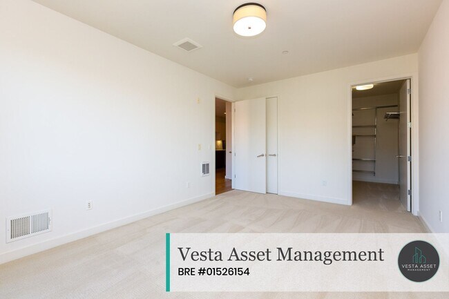 Building Photo - Welcome Home to Dogpatch's Finest