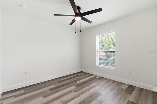 Building Photo - 1 31st St S