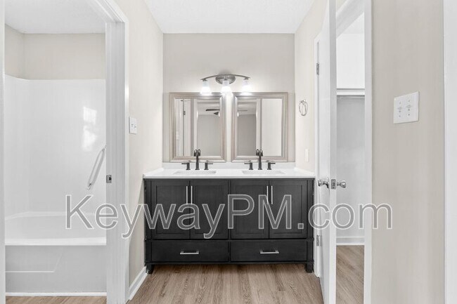 Building Photo - 107 Robinwood Dr