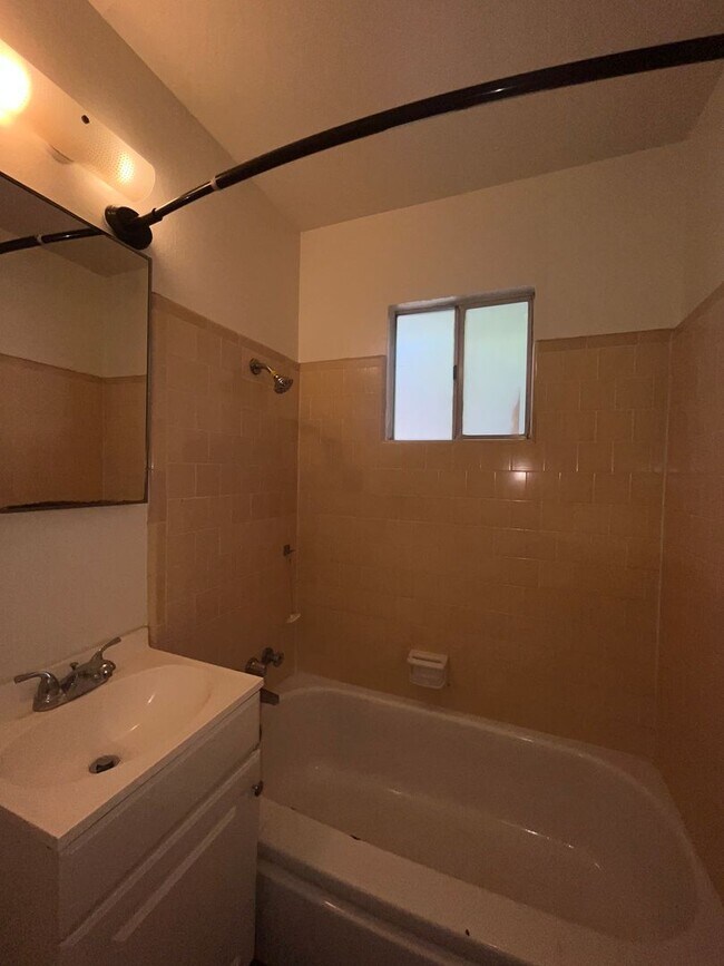 Building Photo - 3236