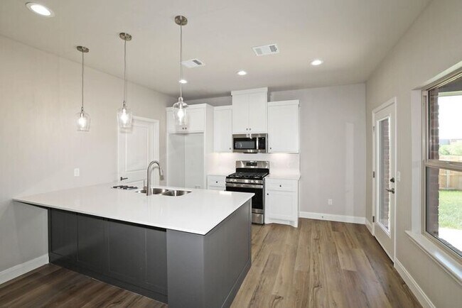 Building Photo - 4707 Carmel Ave