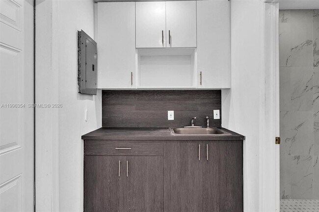 Building Photo - 6640 Evergreen Dr