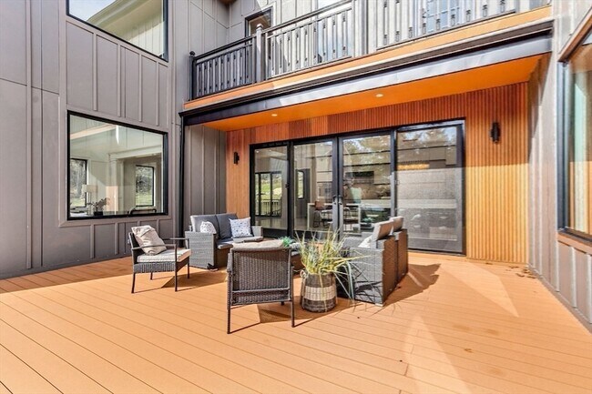 Building Photo - 20 Amberwood Dr