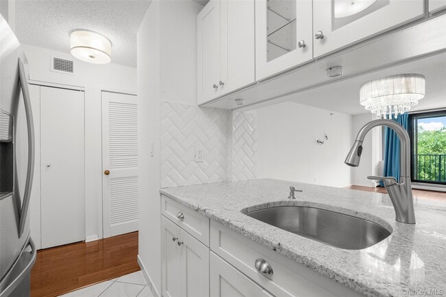 Building Photo - 25 Rockledge Ave