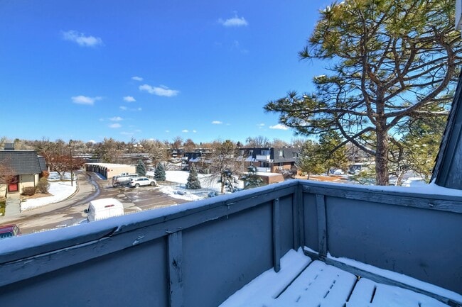 Building Photo - 130 E Highline Cir