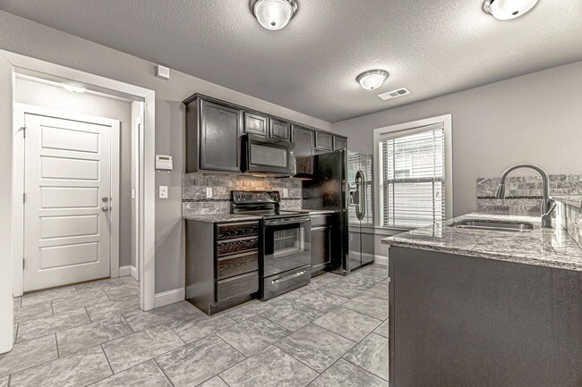 Building Photo - Perfect Bentonville Home!