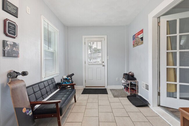Building Photo - Welcome to this beautifully maintained 4-b...