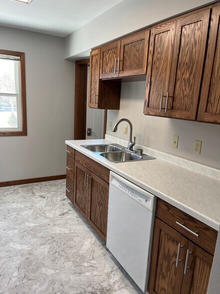 Building Photo - 1043 6th Ave