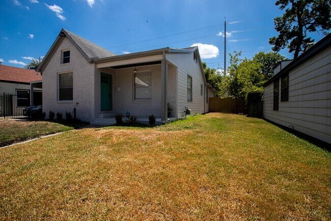 Building Photo - 5415 Palmer St