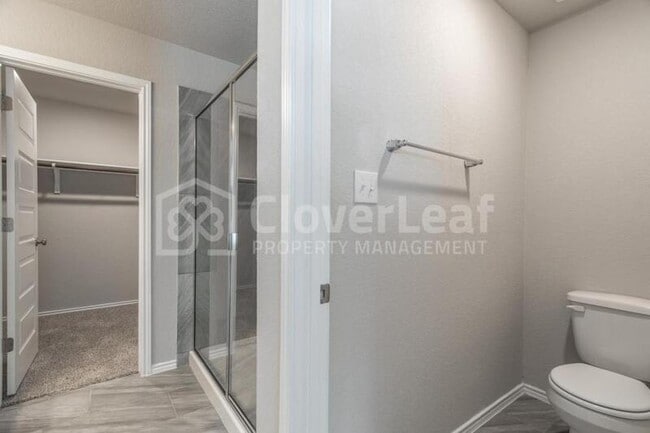 Building Photo - 2433 Ayers Dr