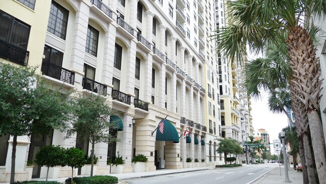 Building Photo - 801 S Olive Ave