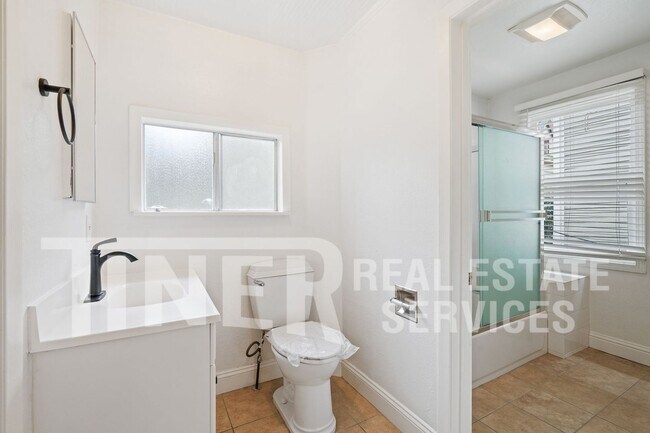 Building Photo - 1510 E Street-