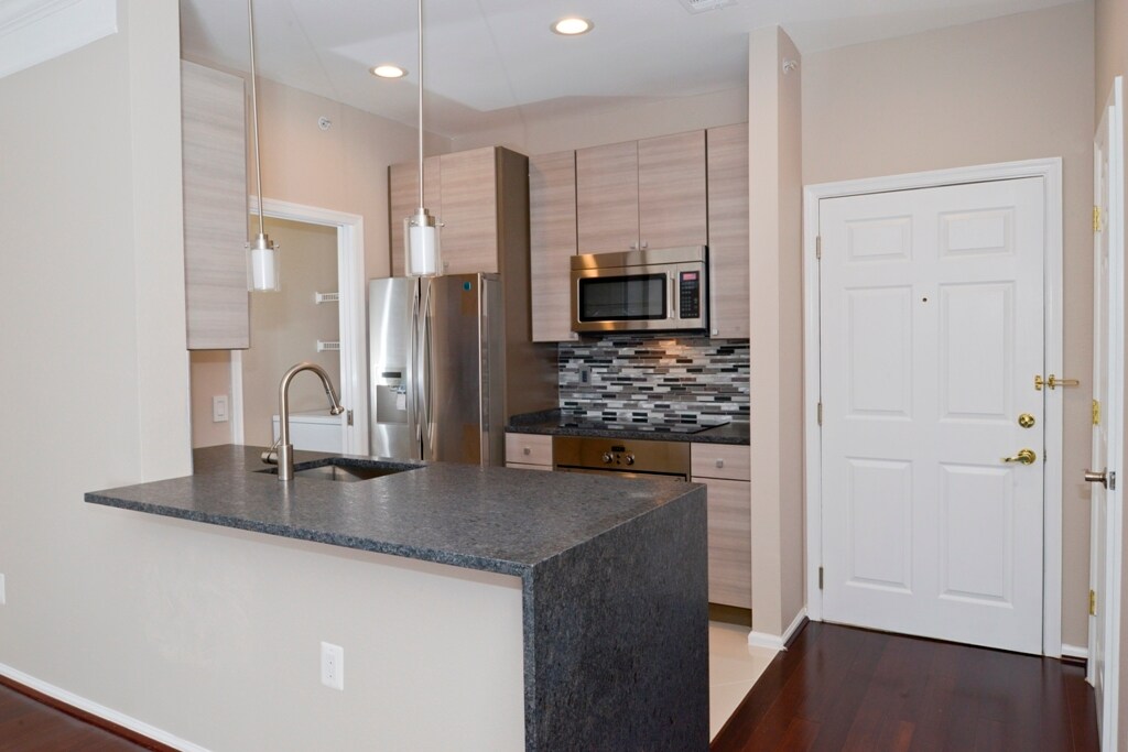 Island with extended overhang for seating - 1580 Spring Gate Dr