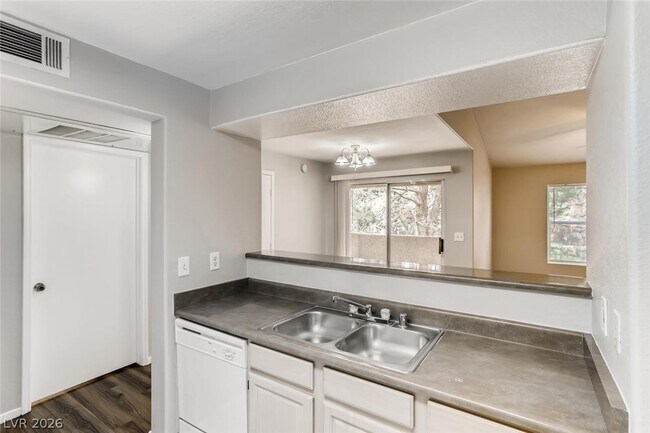 Building Photo - 555 E Silverado Ranch Blvd