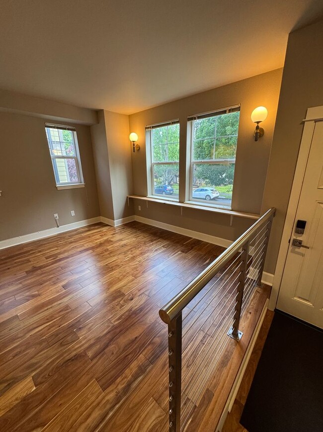 Building Photo - Amazing 2Bed/2.5 Bath Townhome in West Seattle!