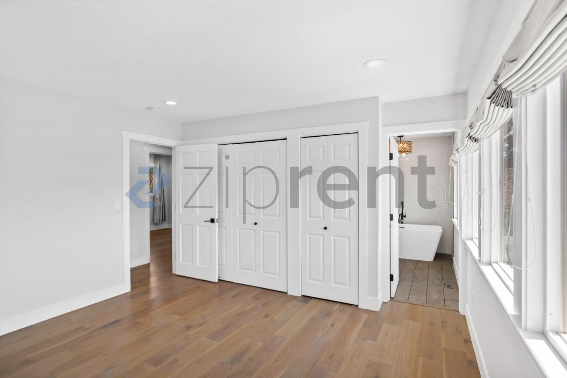 Building Photo - Unit