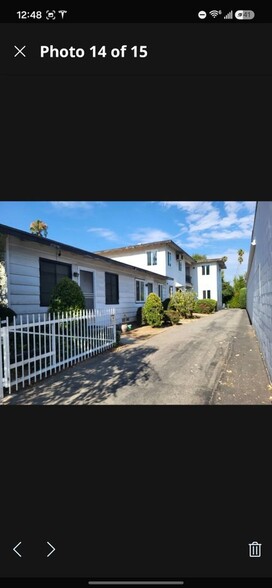 Building Photo - 934 N Lake Ave
