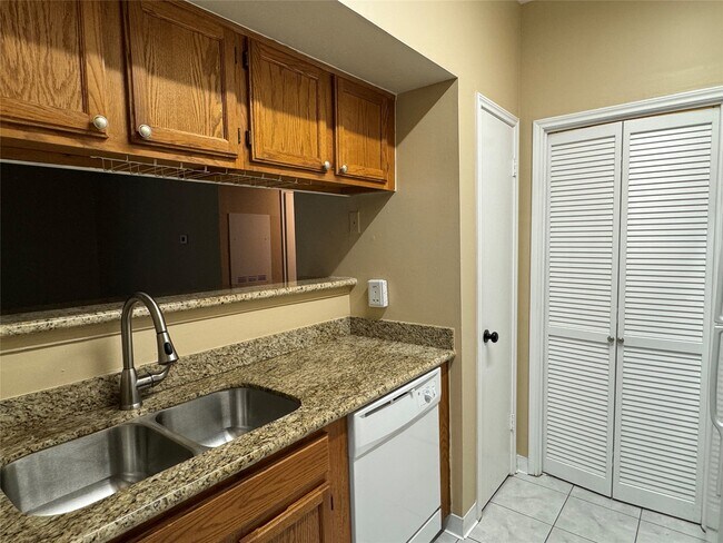 Building Photo - 6500 Harbor Town Dr