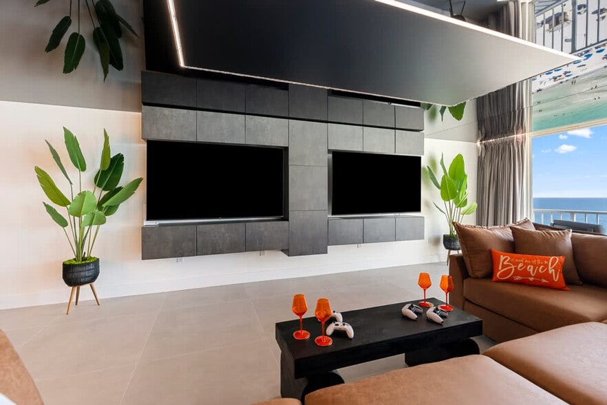 Building Photo - 8743 Thomas Dr