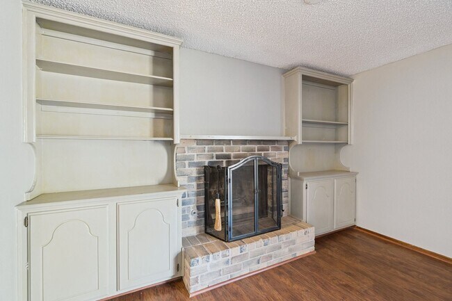 Building Photo - 1205 Swan Lake Rd