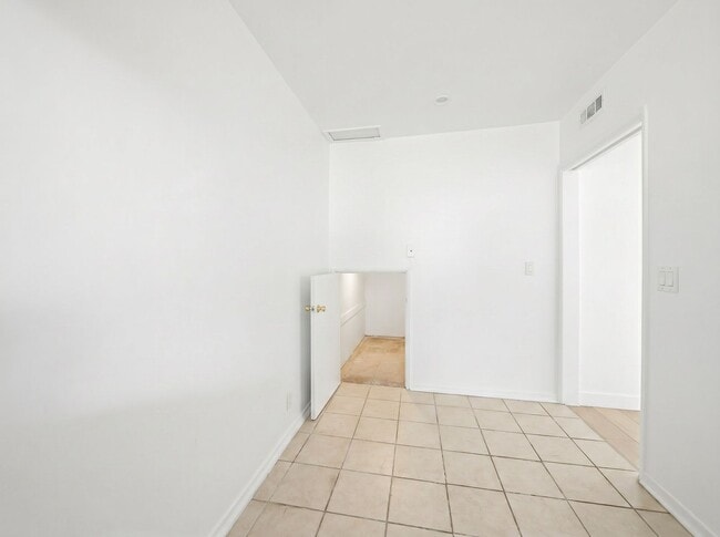 Building Photo - 337 Rexford Dr