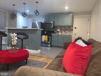 Building Photo - 226 Roxborough Ave