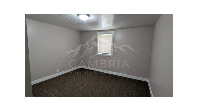 Building Photo - 4 BR House For Rent in Midvale