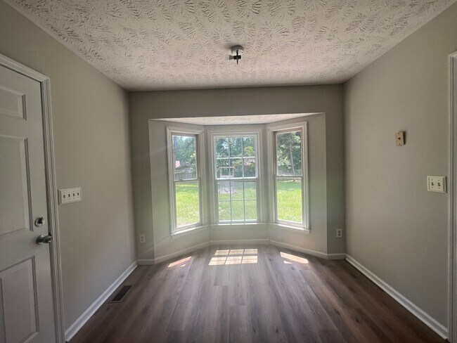 Building Photo - Lovely 3 Bed 2 Bath Raeford Home