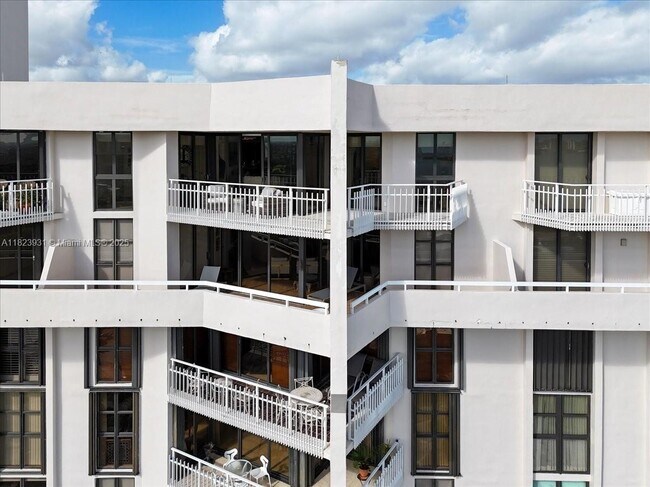 Building Photo - 2000 Towerside Terrace