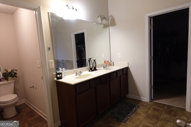 Building Photo - 9775 Ivey Ridge Cir