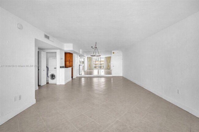 Building Photo - 10350 W Bay Harbor Dr
