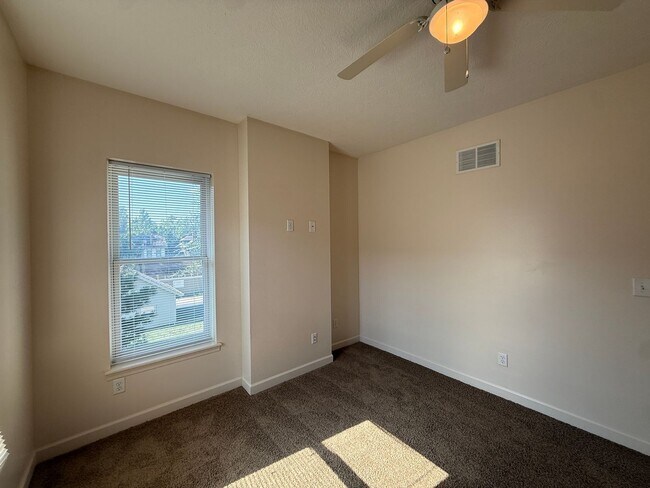 Building Photo - 211 E Lane Ave