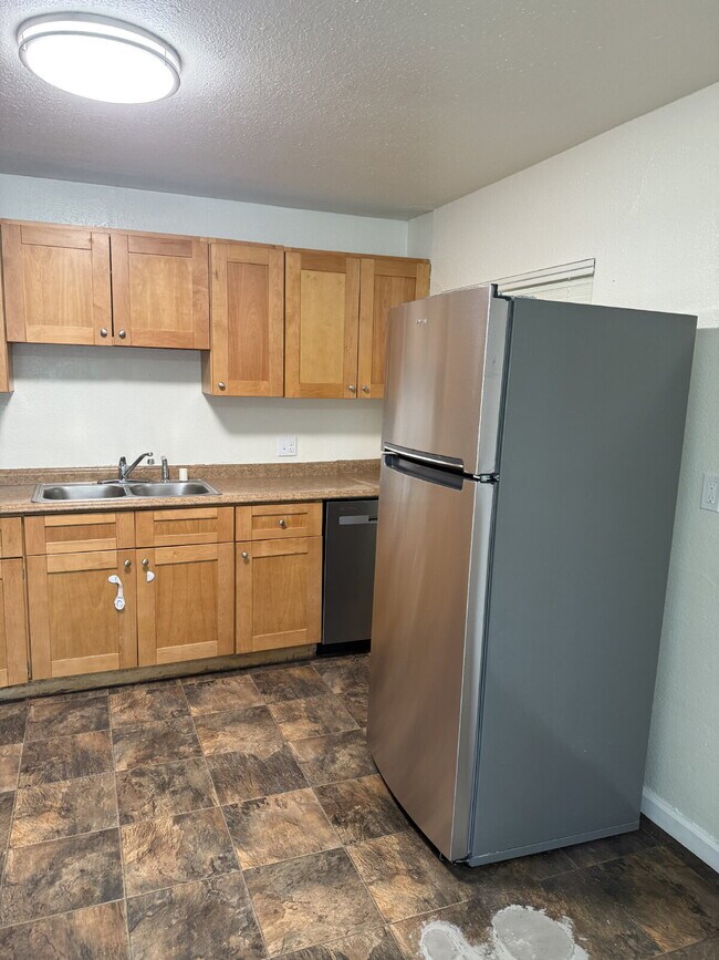 Building Photo - Charming 3-bedroom, 2-bathroom home located in the heart of Brentwood