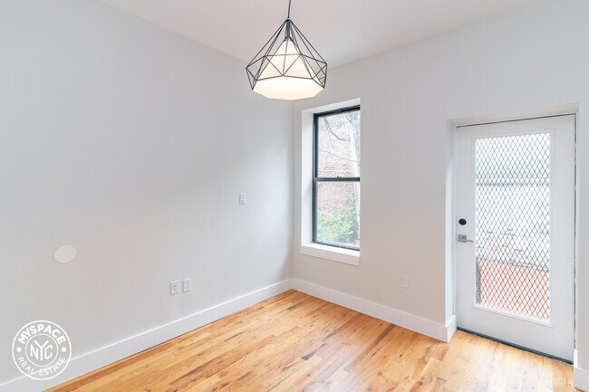 Building Photo - 1671 Lincoln Pl
