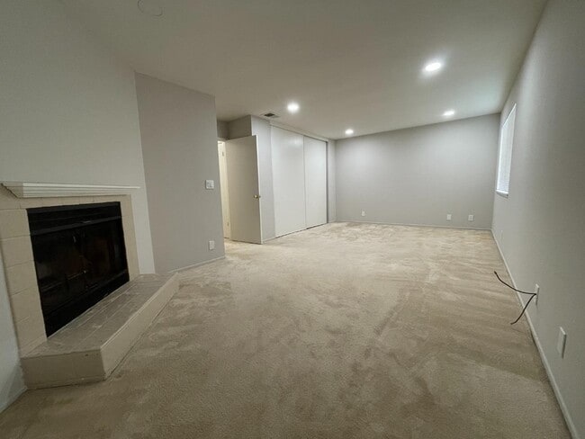 Building Photo - 309 Cravens Ct