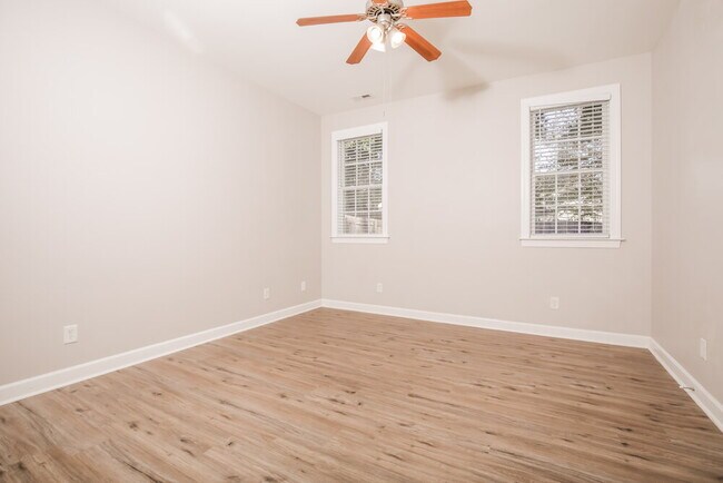 Building Photo - 1036 N Main St