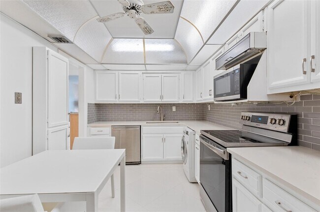 Building Photo - 3850 Galt Ocean Dr