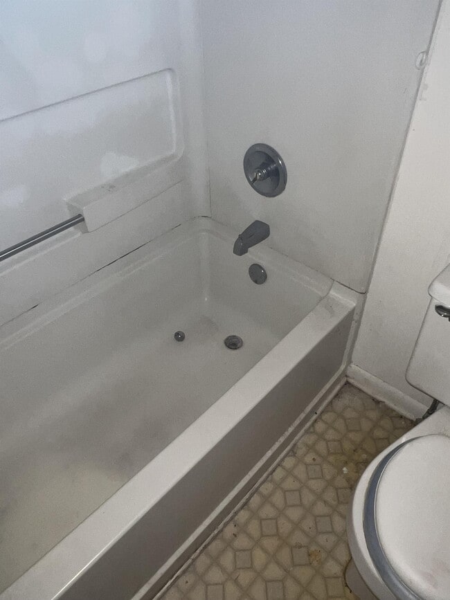 Building Photo - 6801 Willowbrook Dr