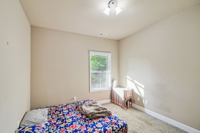 Building Photo - Stunning 6BR House in Cumming