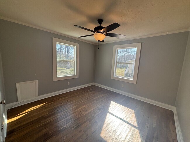 Building Photo - COMING SOON! SPACIOUS 2 BED HOUSE!