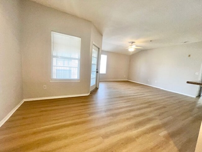 Building Photo - NEW-Remodeled bathroom & kitchen! NEW VINYL PLANK flooring & fresh paint! 2 bedroom 1 bath condo ...